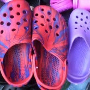 slip resistant croc shoes